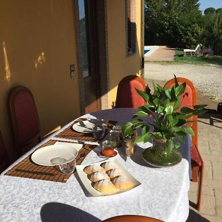 Bed and Breakfast Il Casale Di Lavinia Fabro Exterior foto